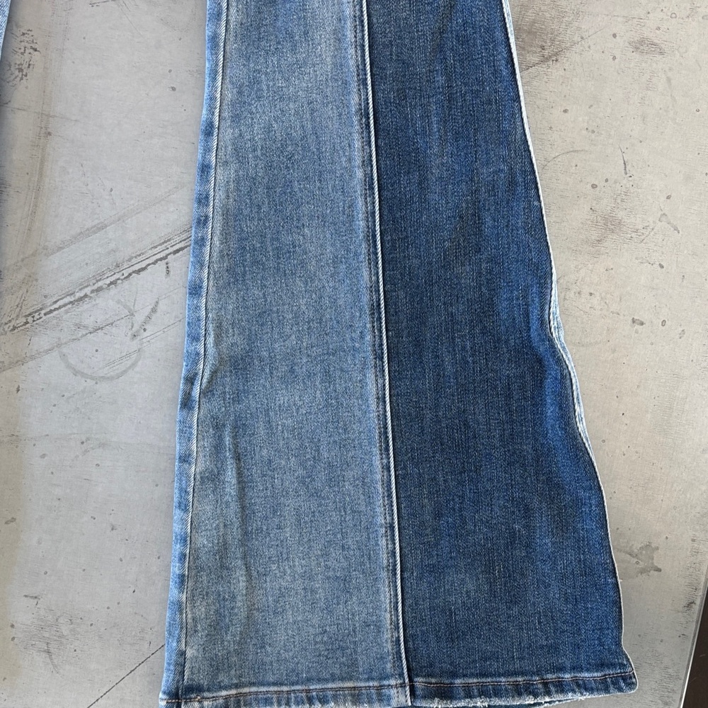 NWOT Flying Monkey Two-Tone Blue High-Waist Flare Jeans - Picture 3 of 6